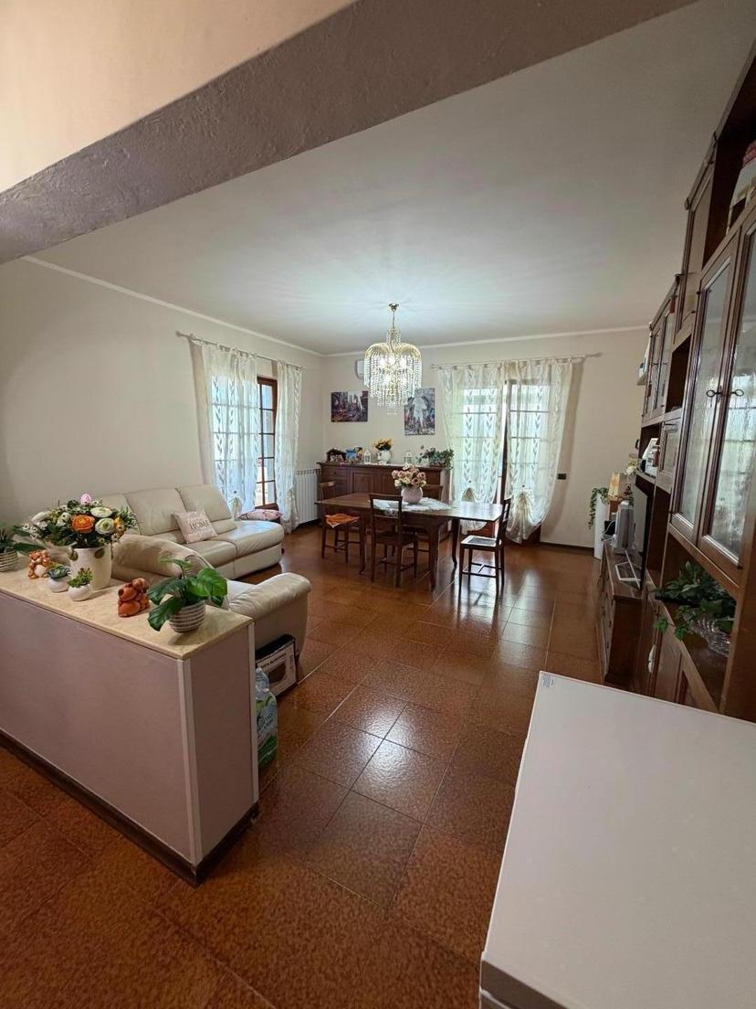 Villa trifamiliare, Castelnuovo Magra
