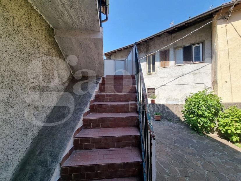 Casa indipendente in Frazione Malnago 32, Lecco — foto 3 di 5