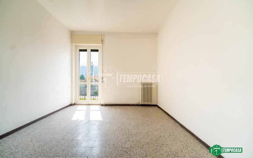Trilocale in Via per Molteno, Oggiono