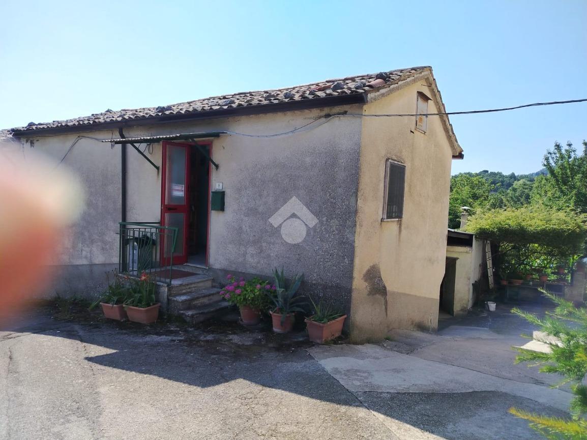 Casa indipendente in Contrada San Gregorio, Castelvetere sul Calore
