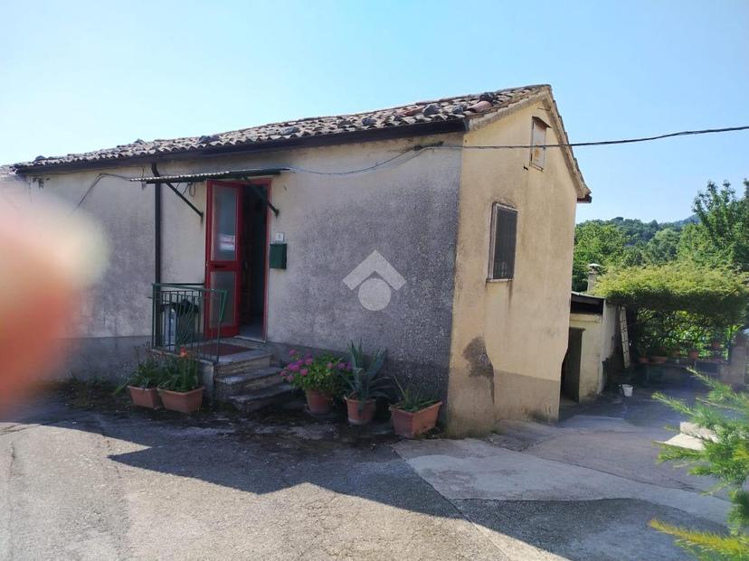 Casa indipendente in Contrada San Gregorio, Castelvetere sul Calore