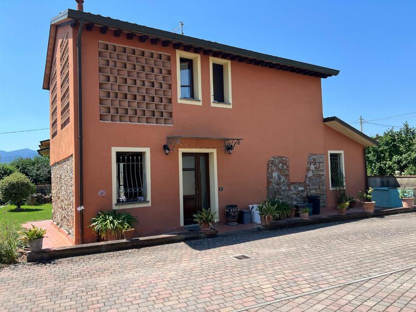Villa, Lucca