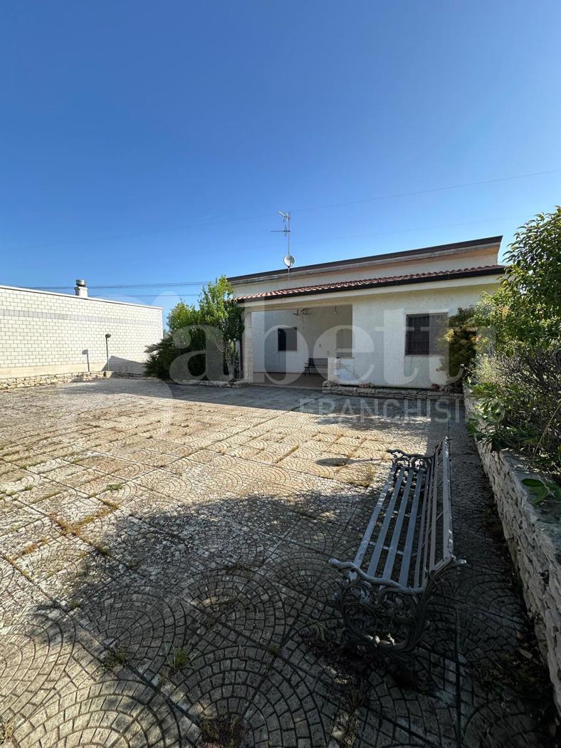 Villa in Zona Via Castel del Monte, Corato — foto 3 di 5