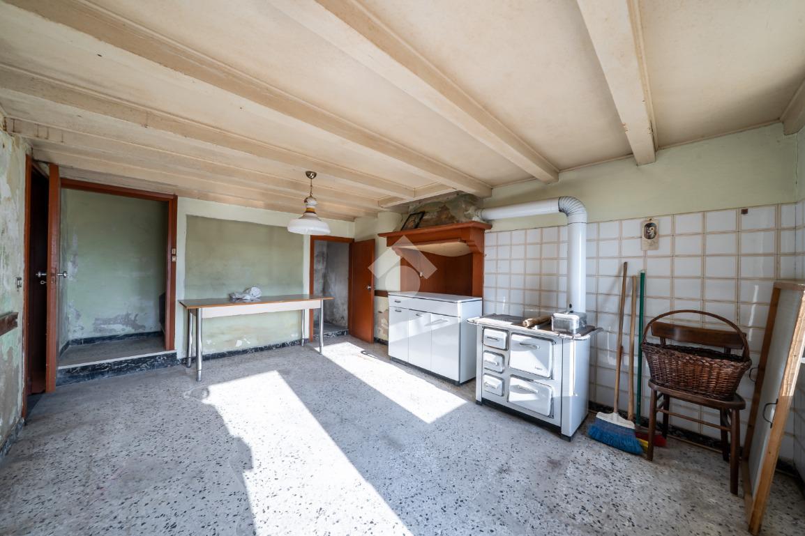 Casa indipendente in Contrada Balestre, Erbezzo