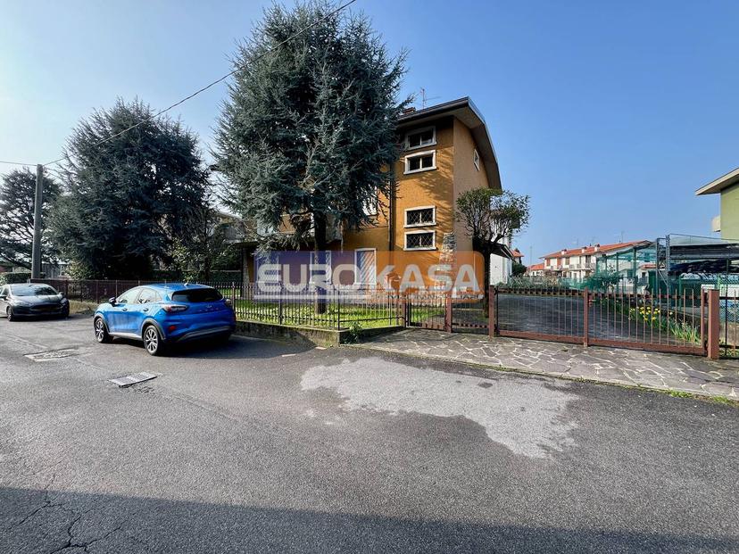 Villa in Via Osio, Dalmine — foto 2 di 5