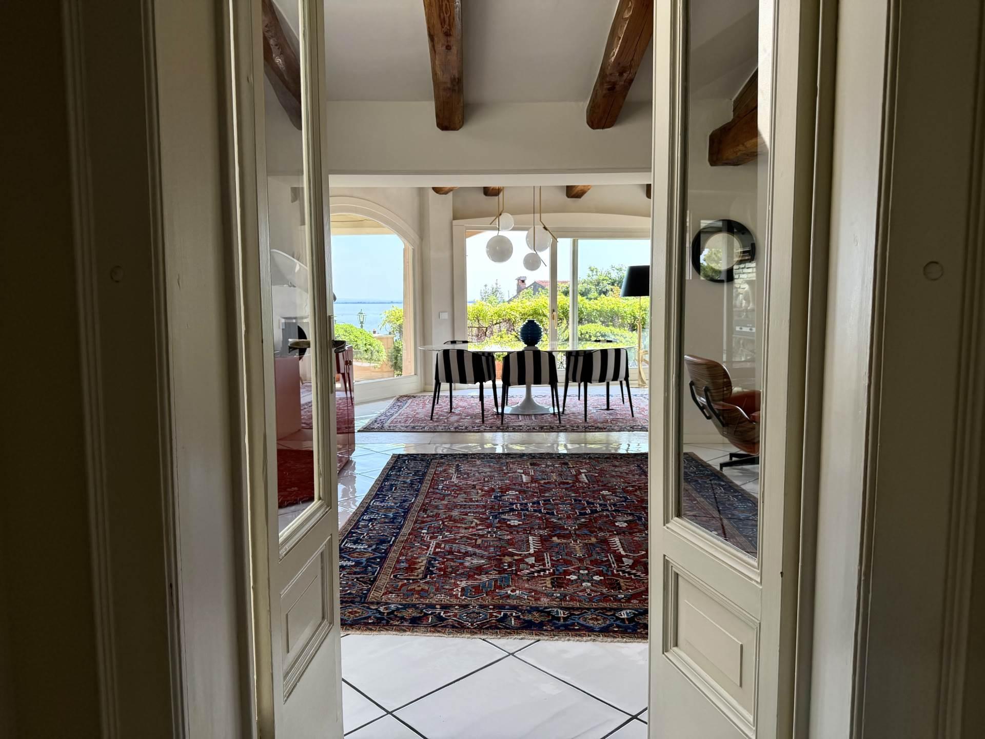 Villa, Padenghe sul Garda