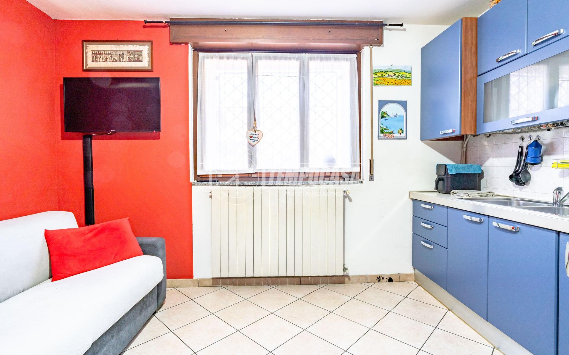 Bilocale in Via Giuseppe Mazzini, Caronno Pertusella
