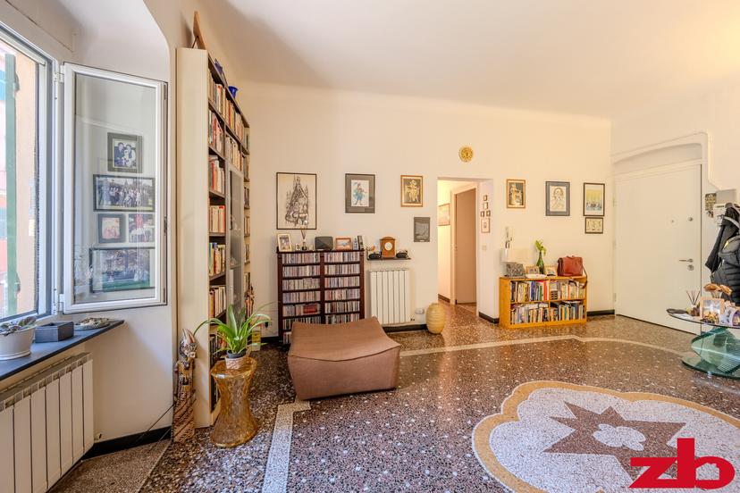 Appartamento in Via Caffa, Genova