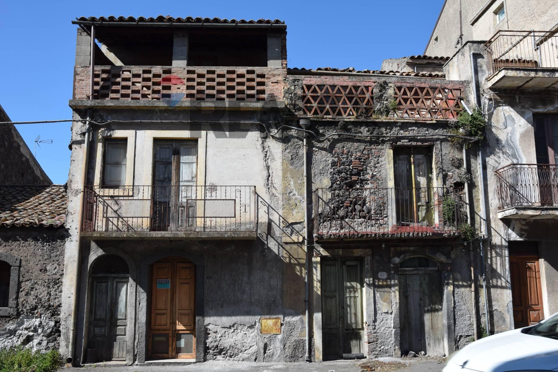 Casa indipendente in Via G. Bonaventura 47/49/51, Randazzo