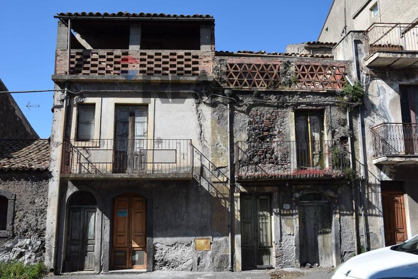 Casa indipendente in Via G. Bonaventura 47/49/51, Randazzo