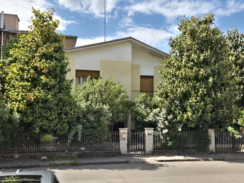 Casa indipendente in Via Parma 15, Carpi