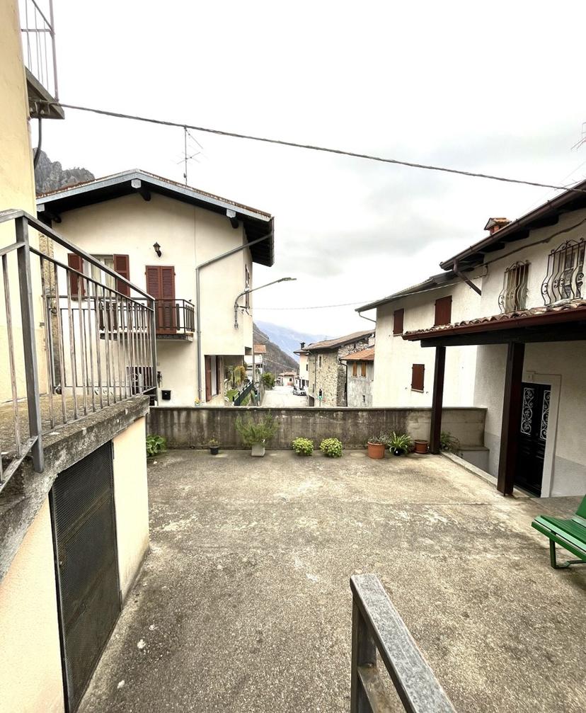 Casa indipendente in Piazza San Giovanni 22010, Cusino — foto 3 di 5