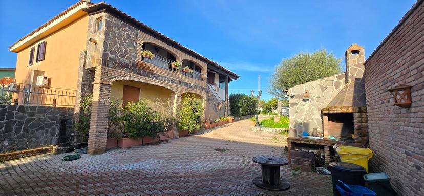 Villa bifamiliare in Via Remo Branca  34a, Sassari — foto 2 di 5