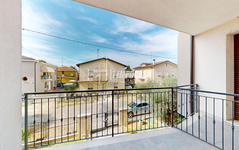 Villa a schiera, Novi di Modena