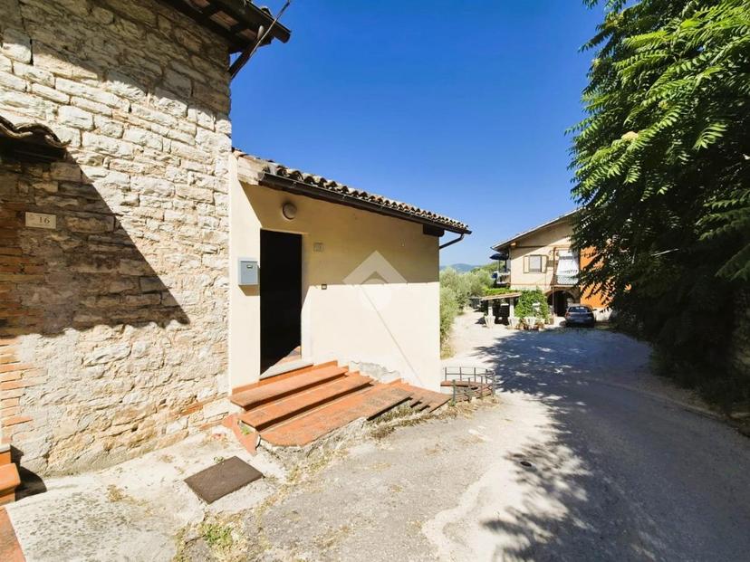 Casa indipendente in Via degli Ulivi, Gubbio — foto 2 di 5