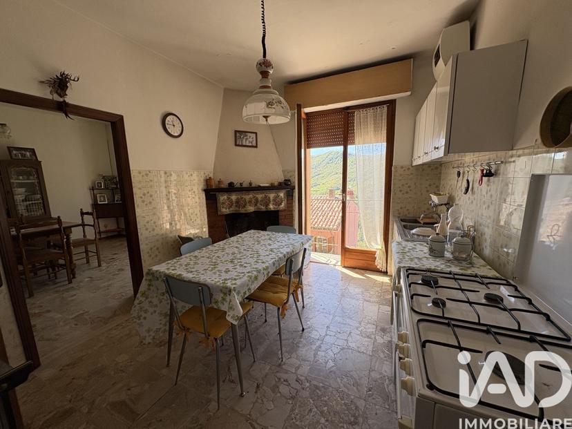 Casa indipendente in Frazione Serravalle di Carda, Apecchio