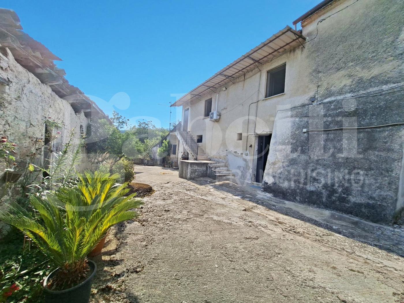 Rustico in Viale Santa Reparata Snc, Teano