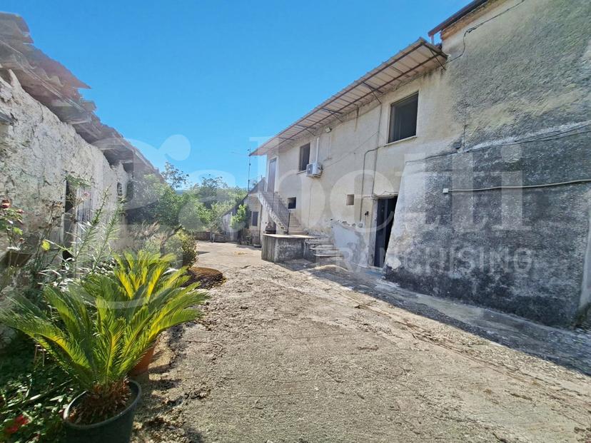 Rustico in Viale Santa Reparata Snc, Teano