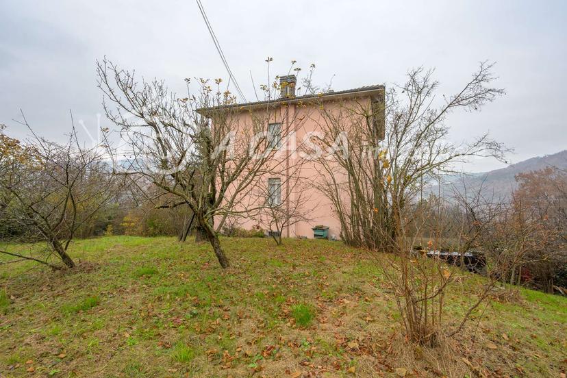 Villa bifamiliare in Strada Campero 26, Terenzo