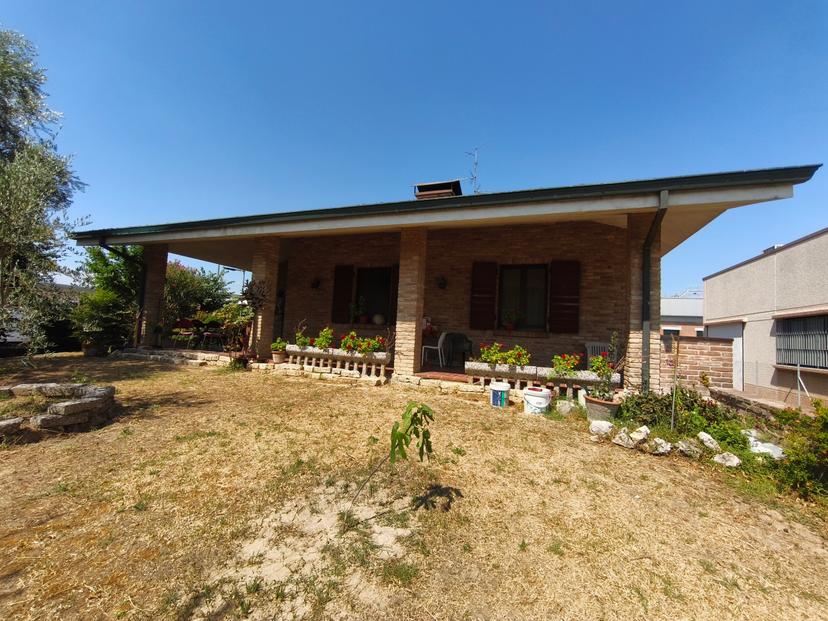 Villa in Via Novella 17, Concordia sulla Secchia — foto 2 di 5