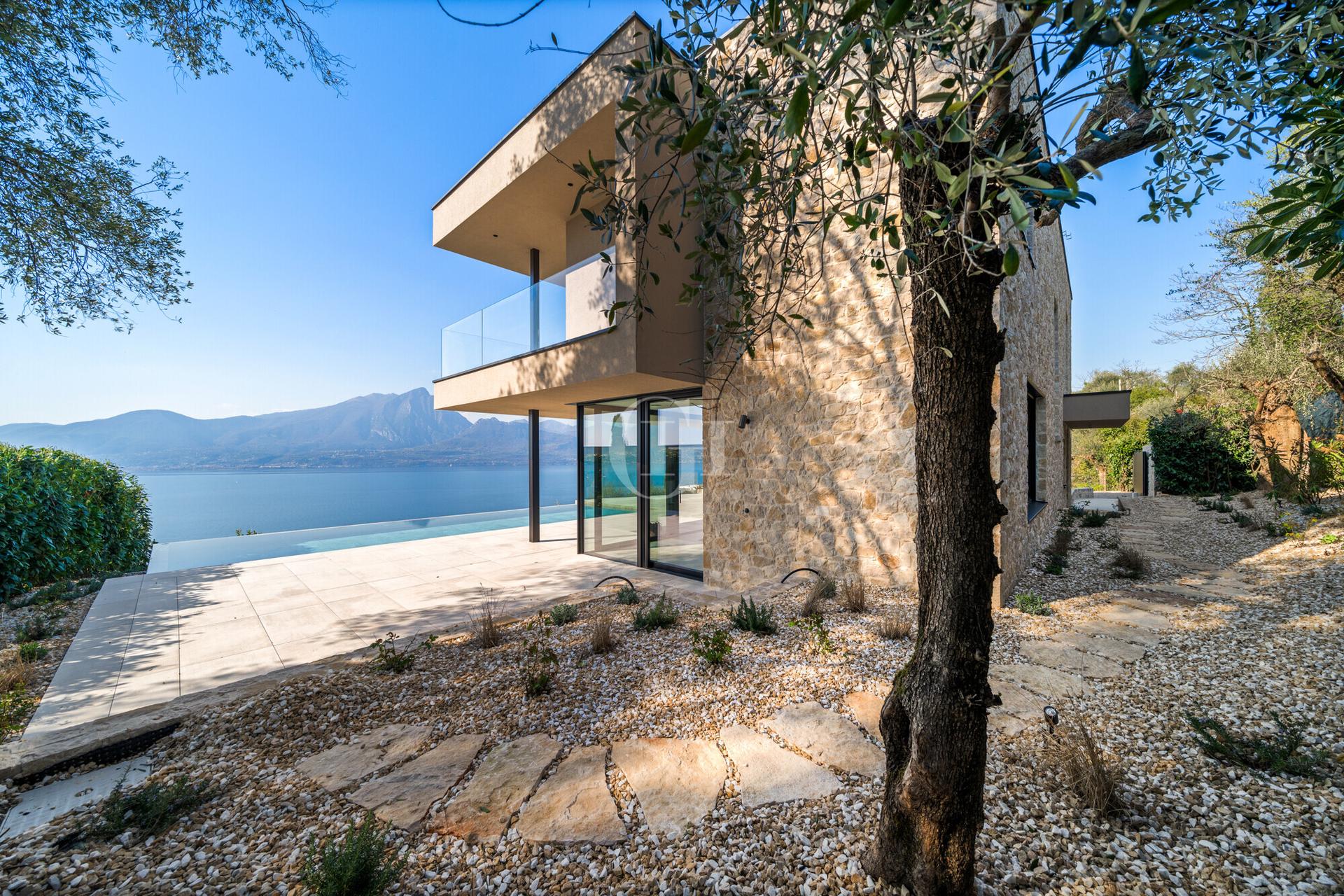 Villa unifamiliare, Torri del Benaco