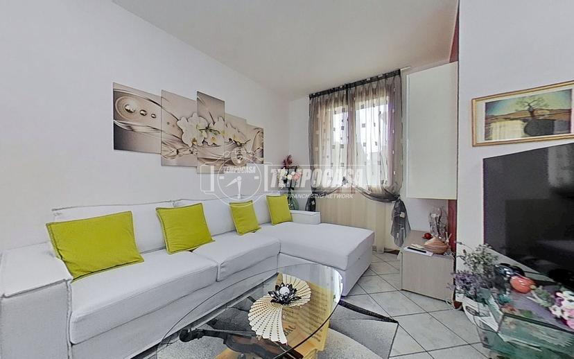 Trilocale in Via Giuseppe Verdi 22, Biassono — foto 2 di 5