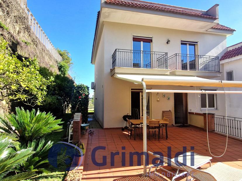 Villa in Via Comunale Guantai Ad Orsolone 177, Napoli — foto 3 di 5