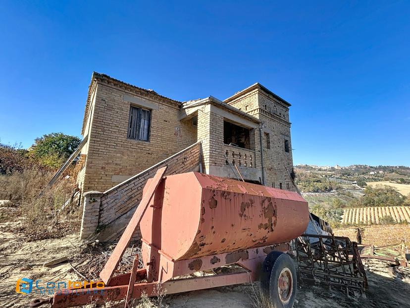 Casale in Contrada Sant'Emidio 12, Montalto delle Marche — foto 4 di 5