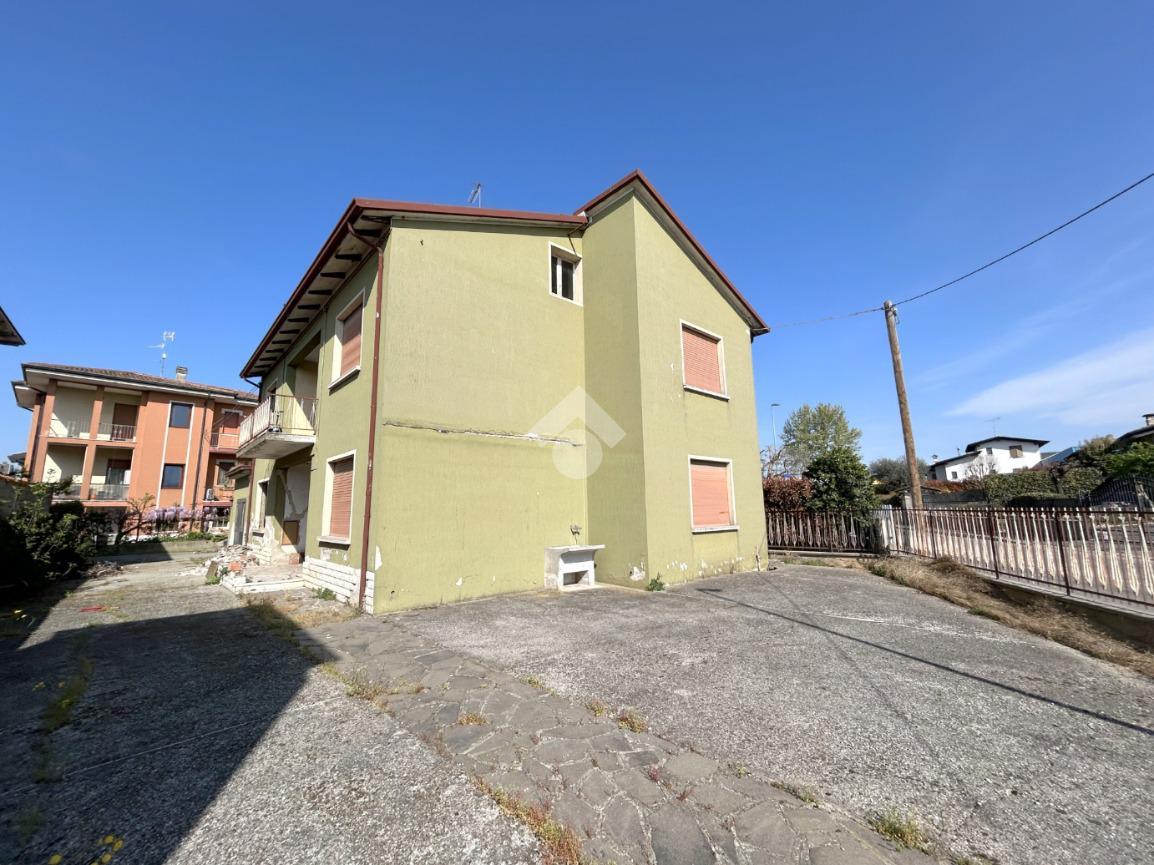 Villa in Via Umberto Treccani 9, Carpenedolo