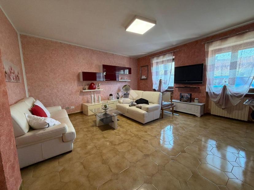 Appartamento in Frazione Gastaldi 30, Piscina — foto 2 di 5