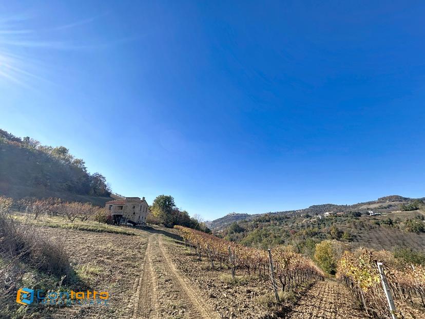 Casale in Contrada Sant'Emidio 12, Montalto delle Marche — foto 2 di 5