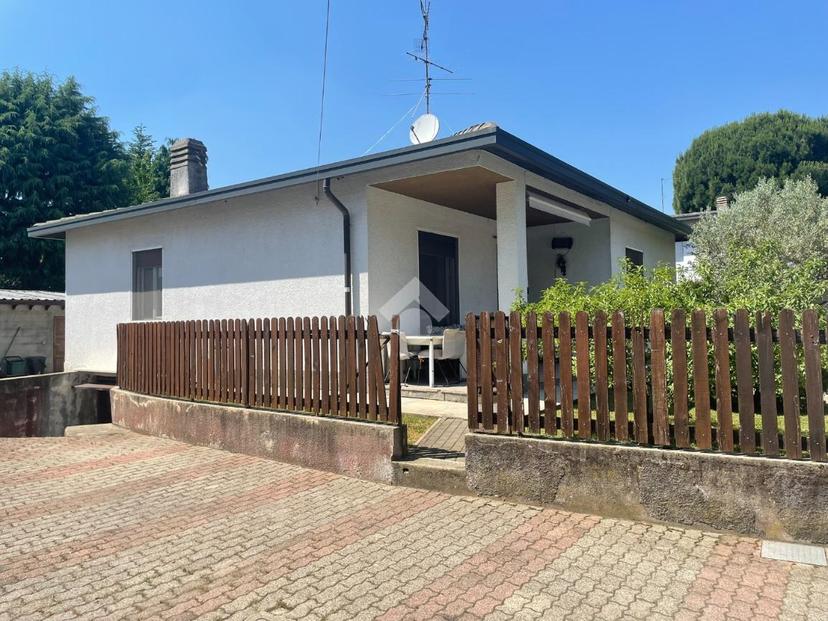 Villa in Via Chiesa 17, Cardano al Campo — foto 5 di 5