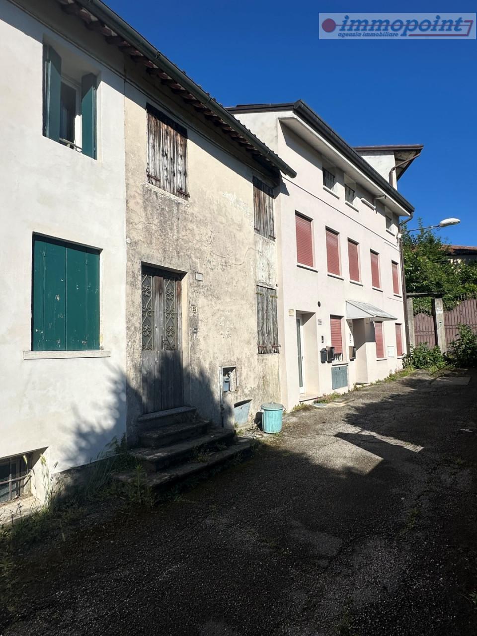 Villa a schiera in Piazza De Fabris 28, Nove