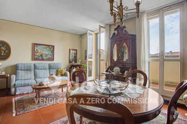 Trilocale in Piazza XXV Aprile 8, Malnate — foto 3 di 5