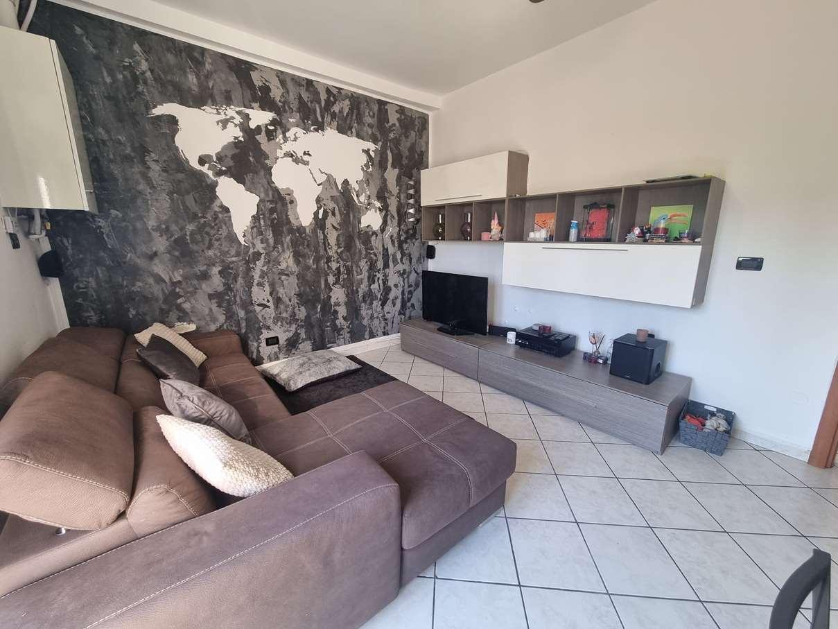 Bilocale in Via Giusti, Limbiate