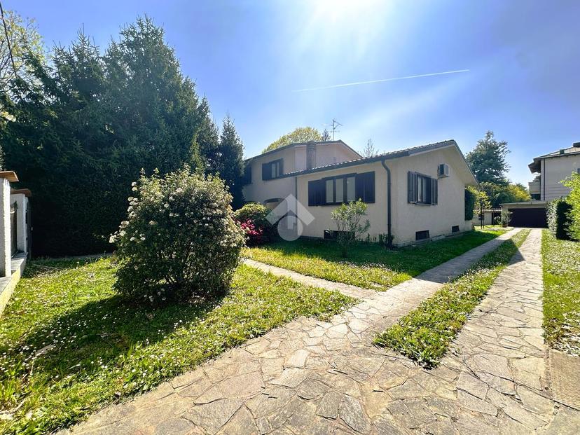 Villa in Via Donizetti Gaetano 3, Vimercate