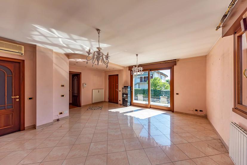 Villa in Via Lazio, 48/9, Lainate