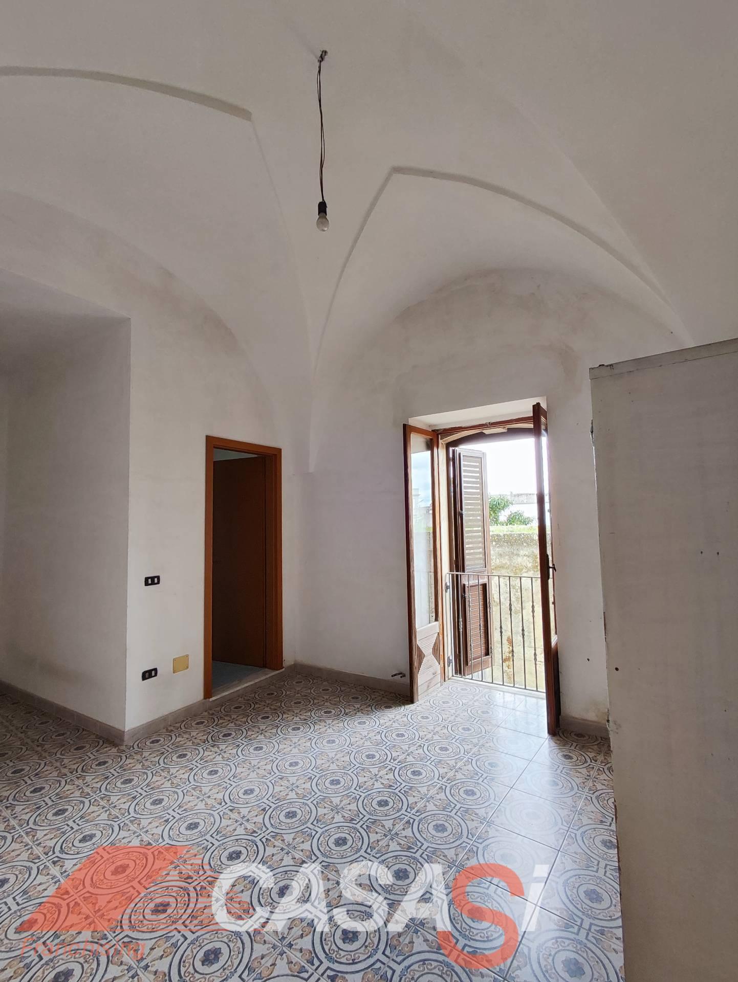 Casa indipendente in Via Armando Diaz, Uggiano la Chiesa