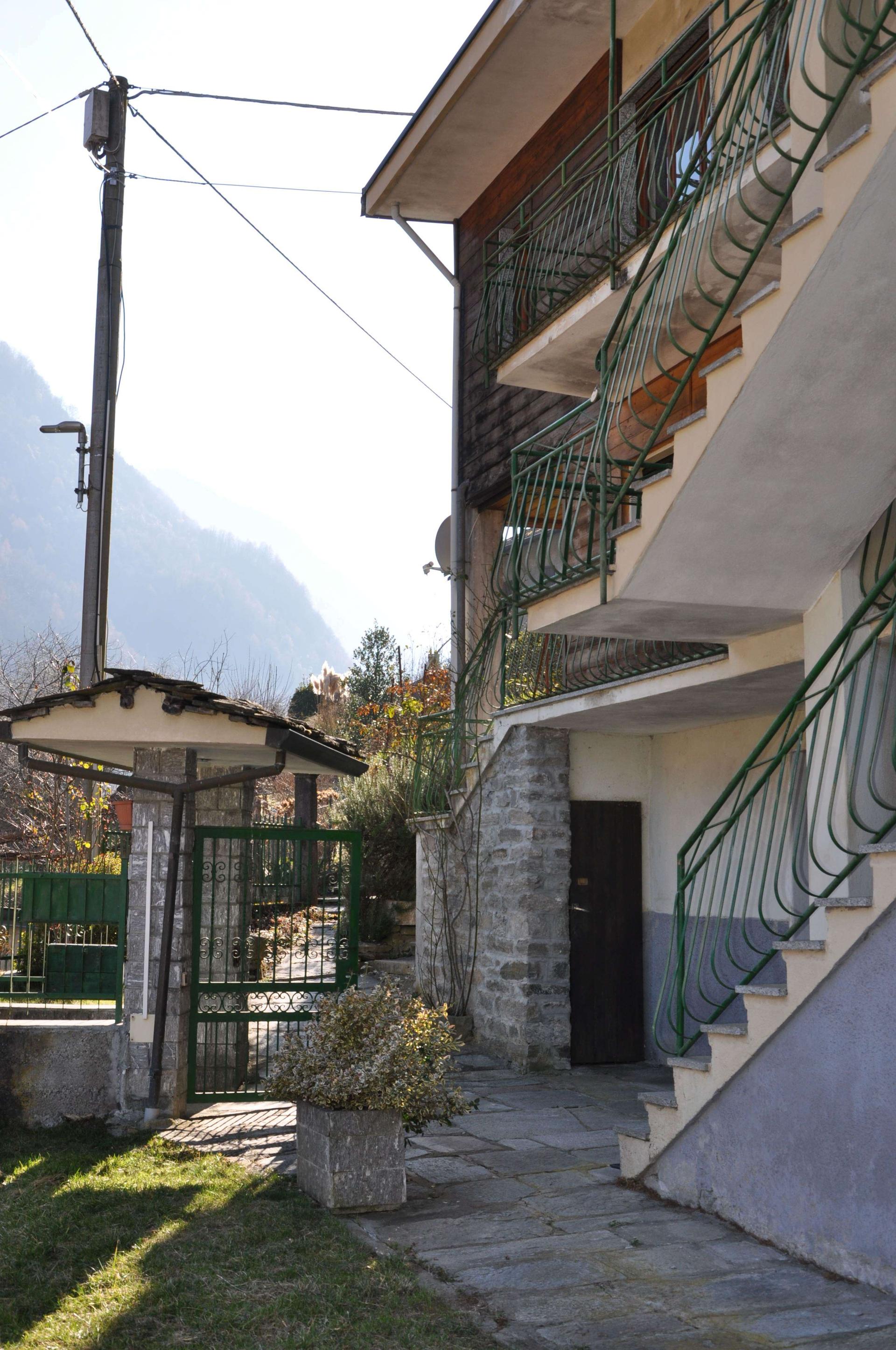 Casa indipendente in Località Molini  28, Calasca-Castiglione