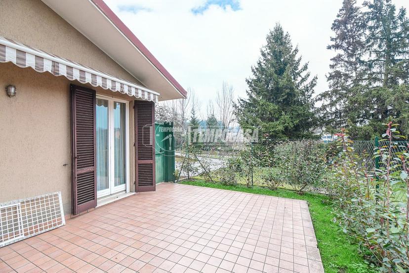 Villa in Via Lecco, Erba — foto 2 di 5