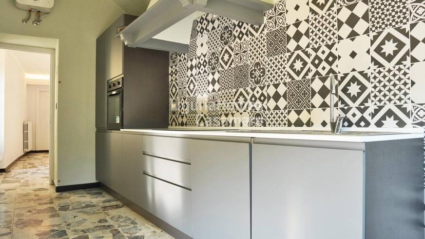 Appartamento in Via De Amicis, Dolcedo