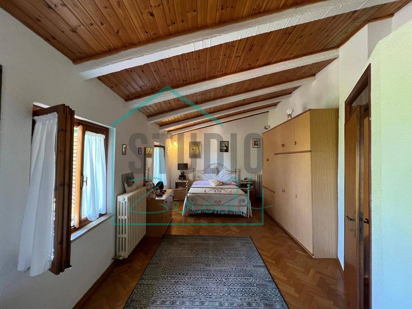 Casa indipendente in Frazione Carpiano 108, Gubbio — foto 3 di 5
