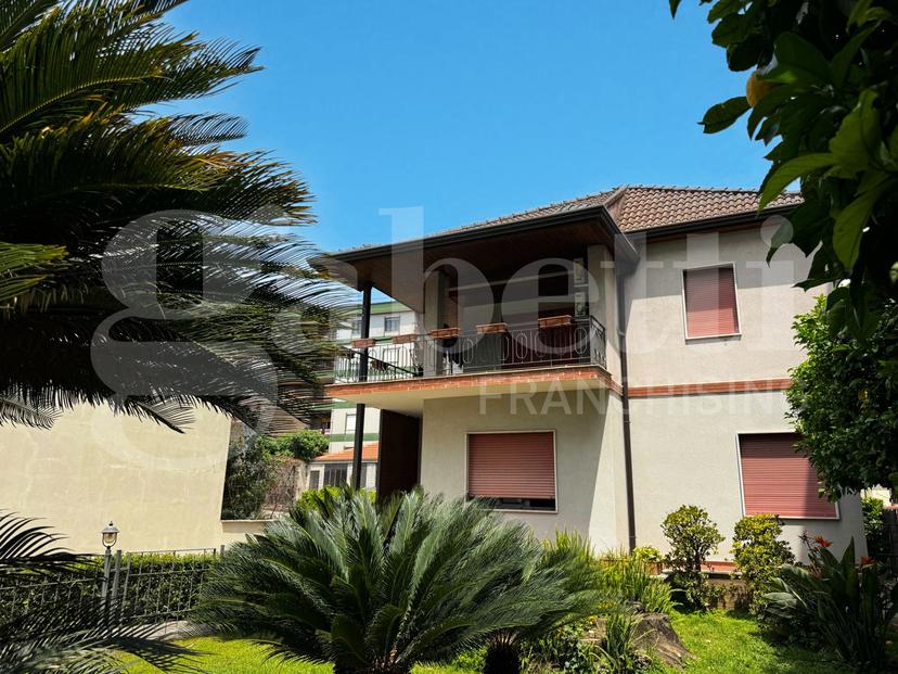 Villa bifamiliare in Via Alcide De Gasperi, Santa Maria Capua Vetere — foto 2 di 5