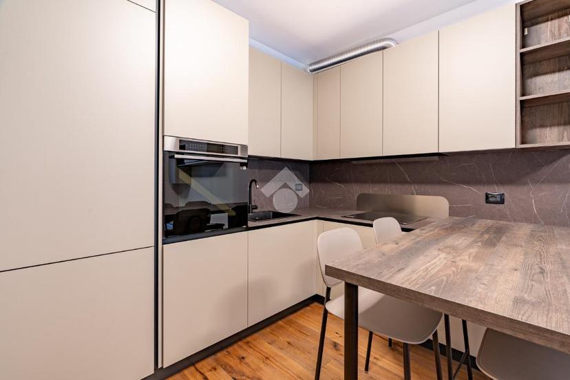 Bilocale in Via Ippolito Rosellini 27, Milano