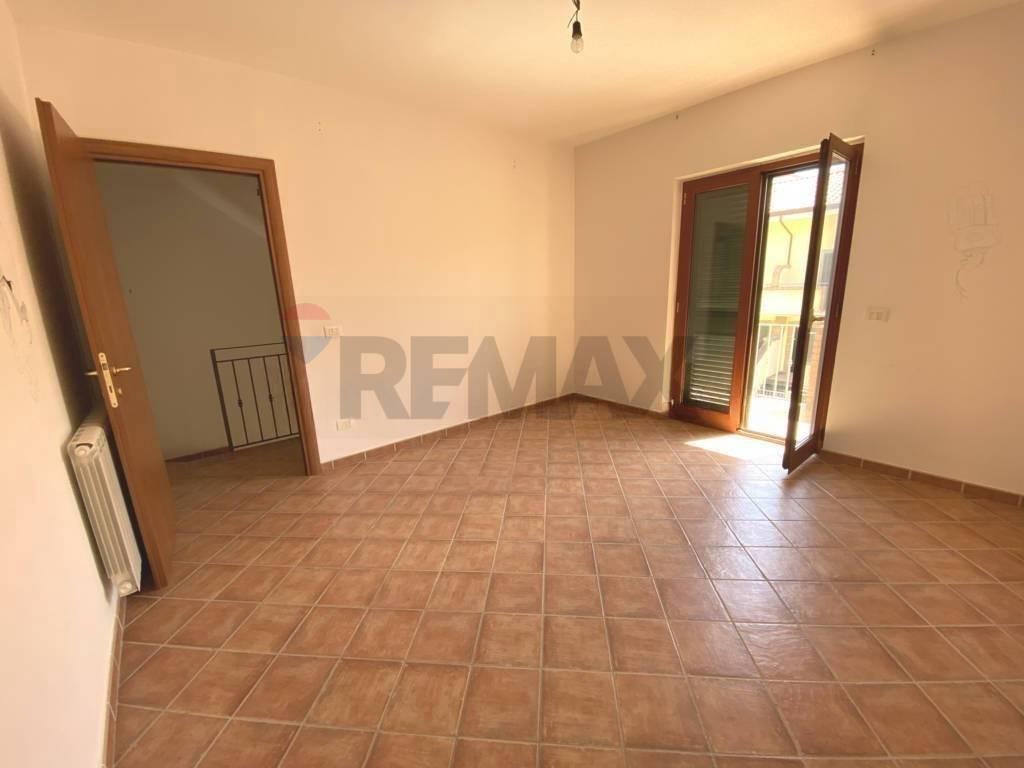 Villa a schiera, Fondi
