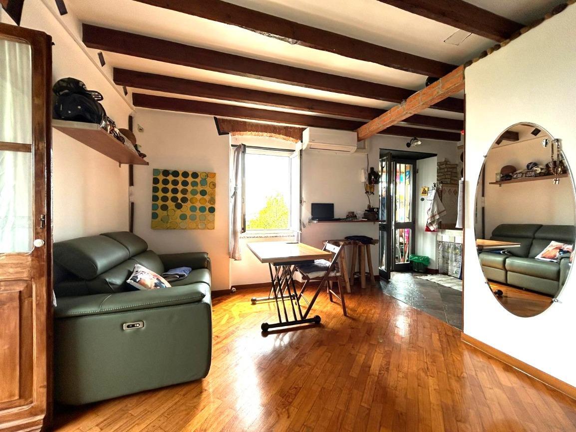 Casa indipendente in Via del Chiapparo, Genova