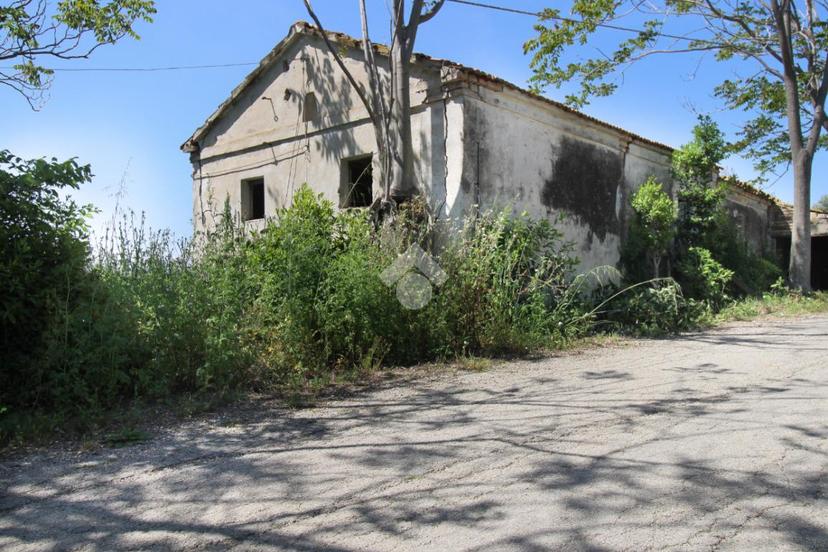 Rustico in Località Colle Magnone, Roseto degli Abruzzi — foto 2 di 5