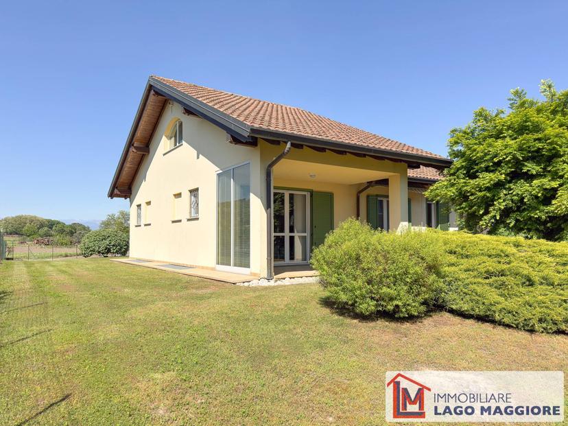 Villa in Via dell'Acquario 14, Angera — foto 3 di 5