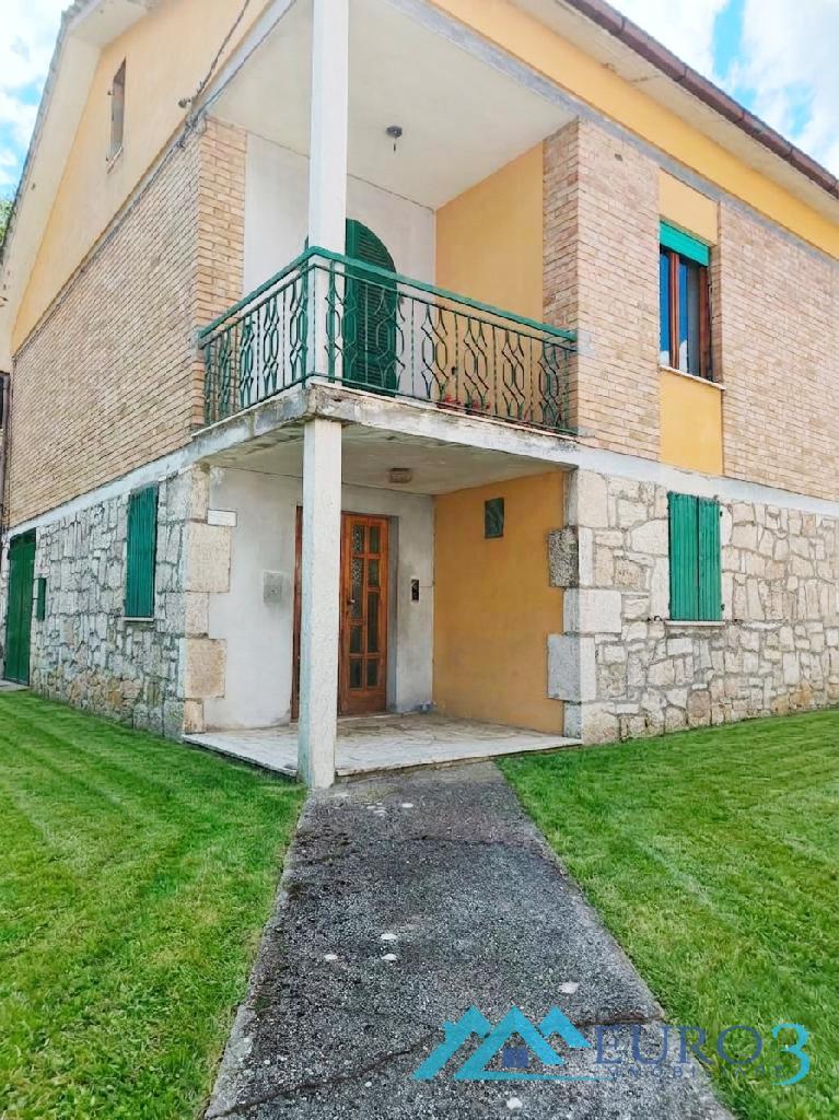 Villa a schiera in Frazione Illice, Comunanza — foto 2 di 5