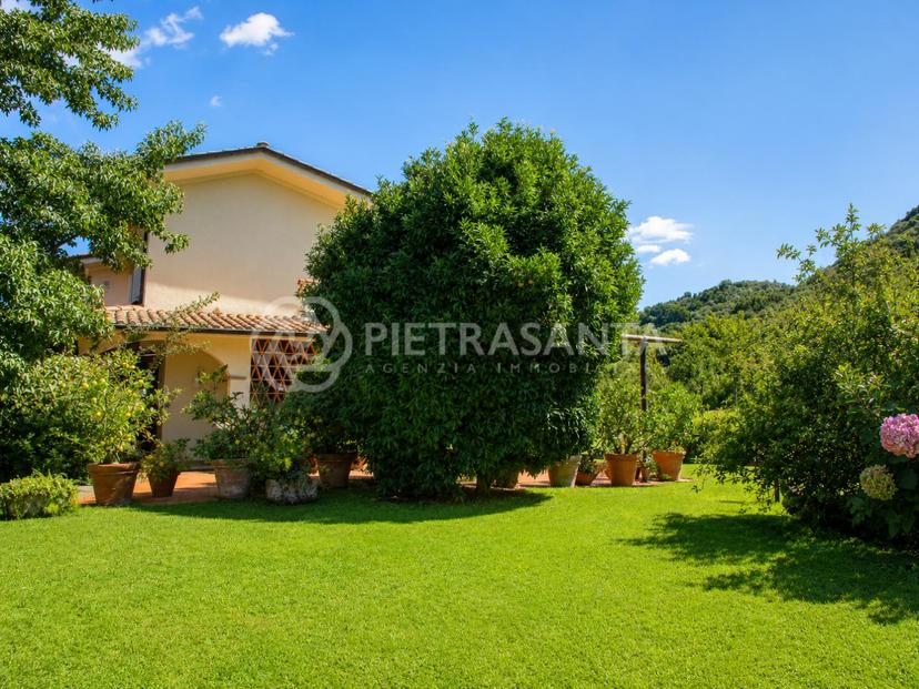 Villa, Pietrasanta